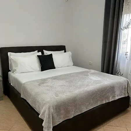Kiki's 2 Vlore