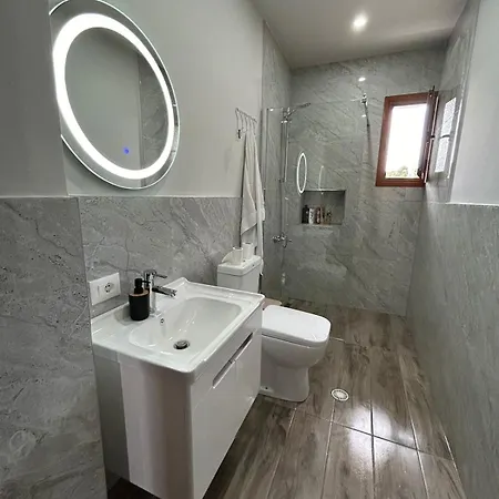 Kiki's 2 Villa