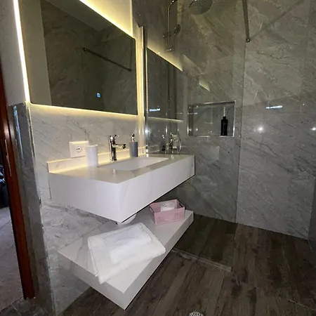Kiki's 2 Villa *